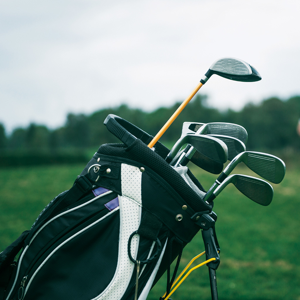 Pro Secrets: 7 Must-Have Features in Your Next Golf Tour Bag!